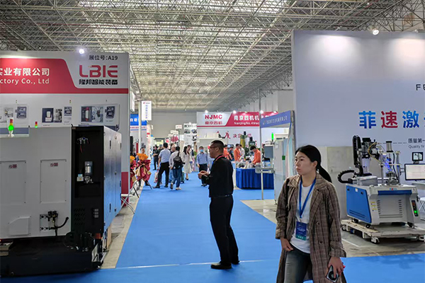 展會(huì)現(xiàn)場(chǎng) /cxyq/20250414100024-FkVN4gnRuVpC0LW1QiJArTMDzaL_.jpg